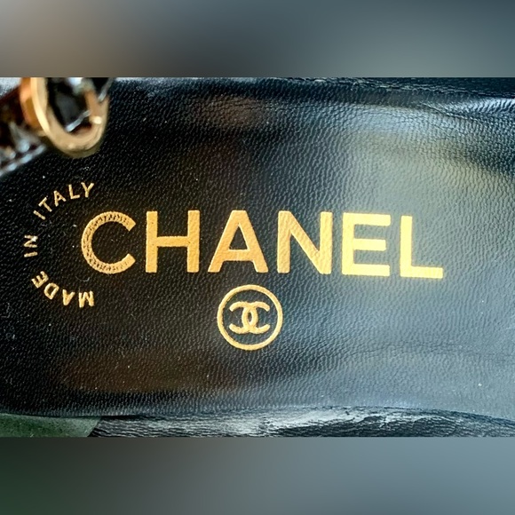 CHANEL Black Patent Mary Jane Pump with Scalloped Heel - Picture 15 of 16